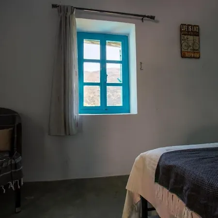 κρητικό σπίτι στον παράδεισο Agios Pandeleimon (Crete)